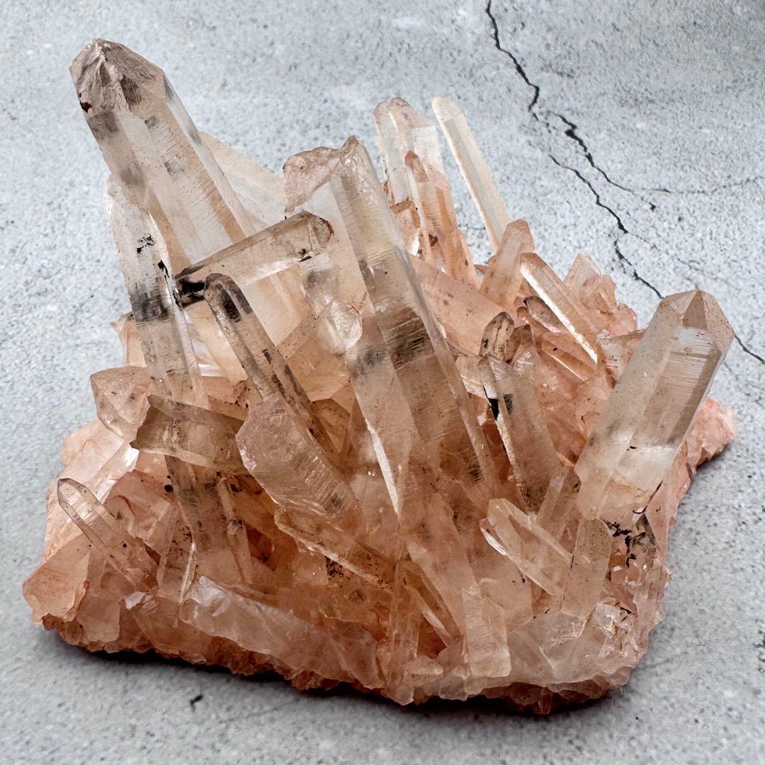 G-156マダガスカル産 オレンジピンククォーツクラスター 天然石　水晶原石