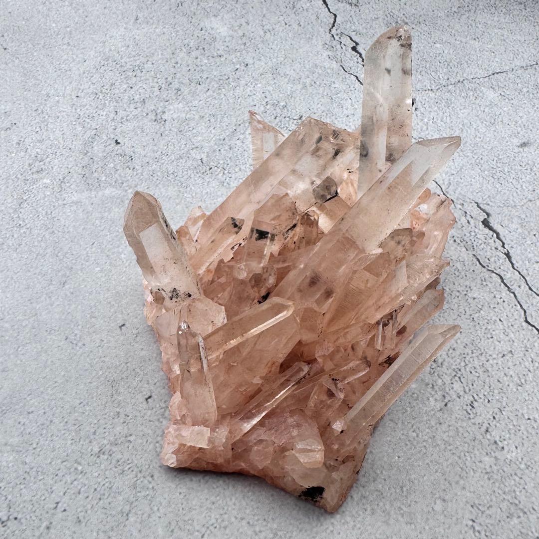 G-156マダガスカル産 オレンジピンククォーツクラスター 天然石　水晶原石