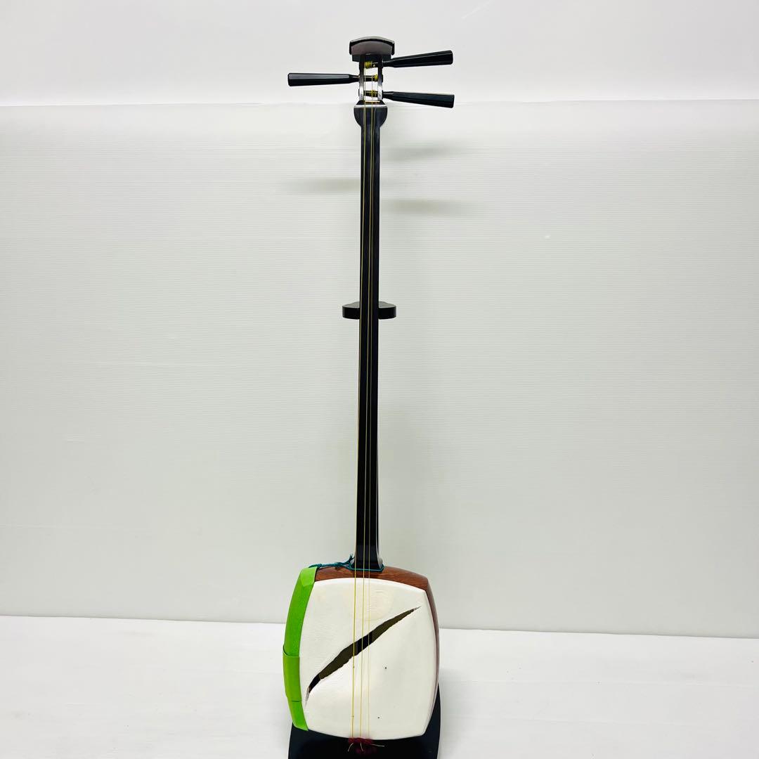 三味線　ハードケース付　紅木 綾杉胴 金細