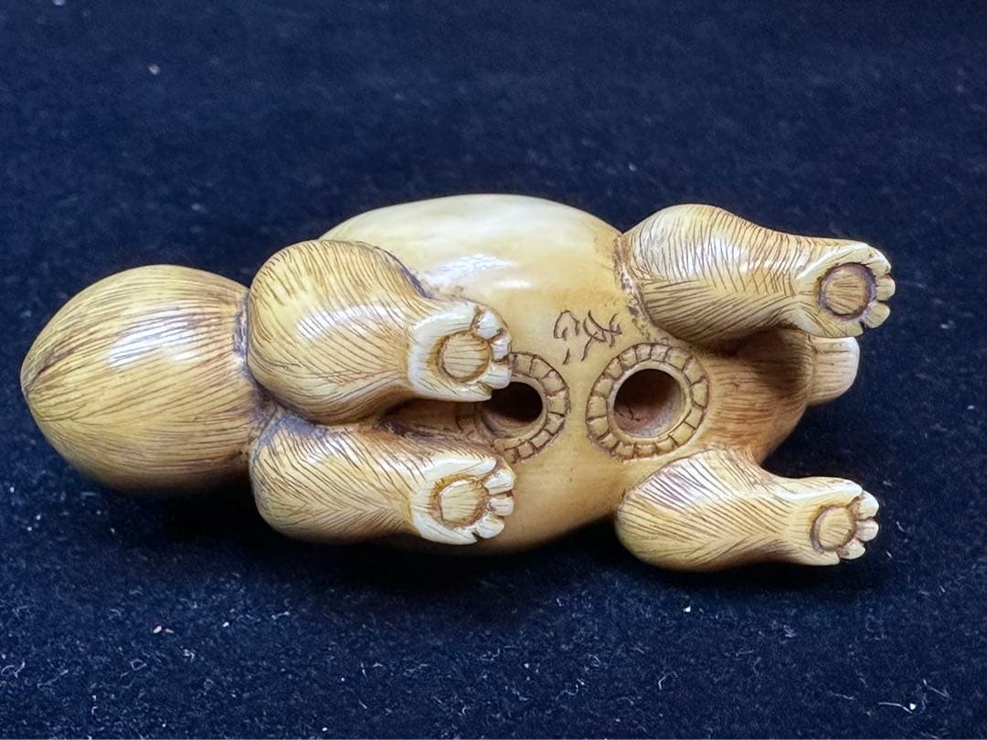 極上　根付　狸　彫刻 置物　細密細工　骨董　アンティーク　在銘