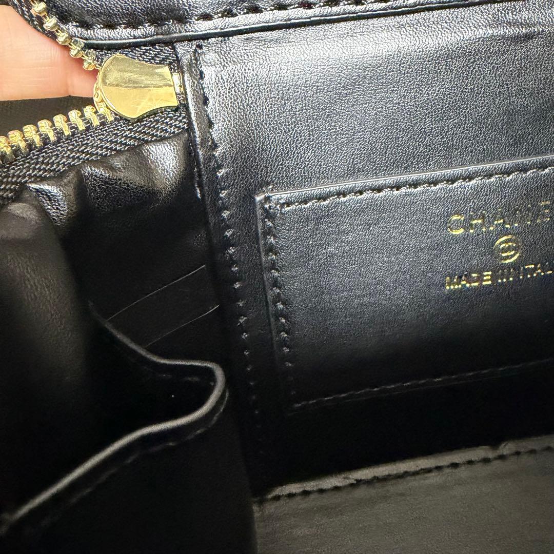 Chanel VIP ギフト ツイード ショルダーバッグ