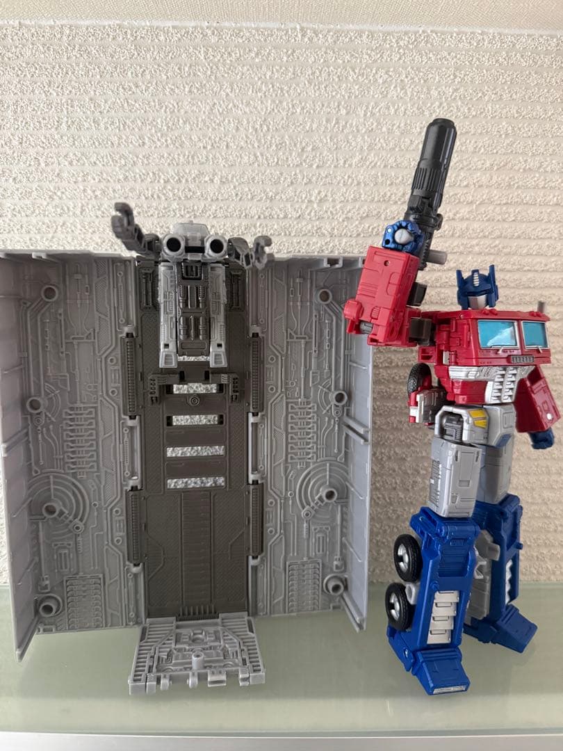 オートボット ヘッドクオーターとER-02のオプティマスプライム