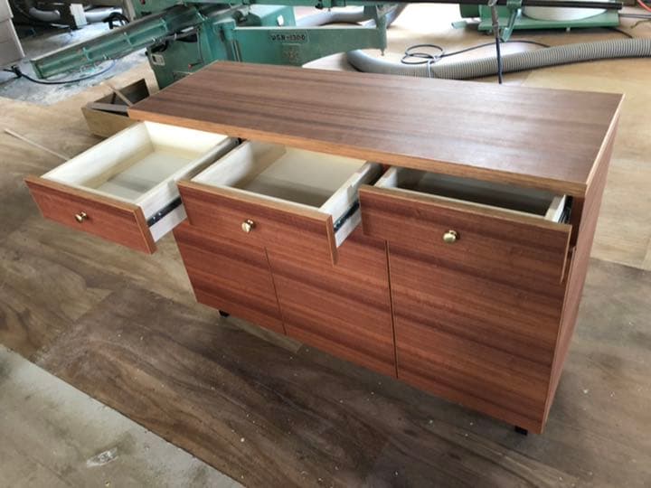 マコレ材キャビネット