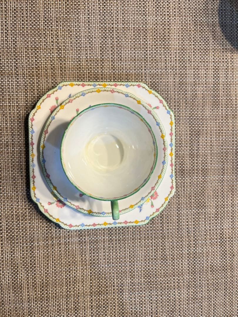 shelly ワイルドフラワー　トリオ(カップ、ソーサー、プレート)4点セット