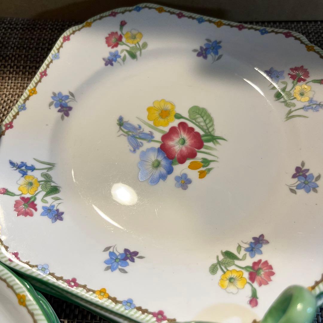 shelly ワイルドフラワー　トリオ(カップ、ソーサー、プレート)4点セット