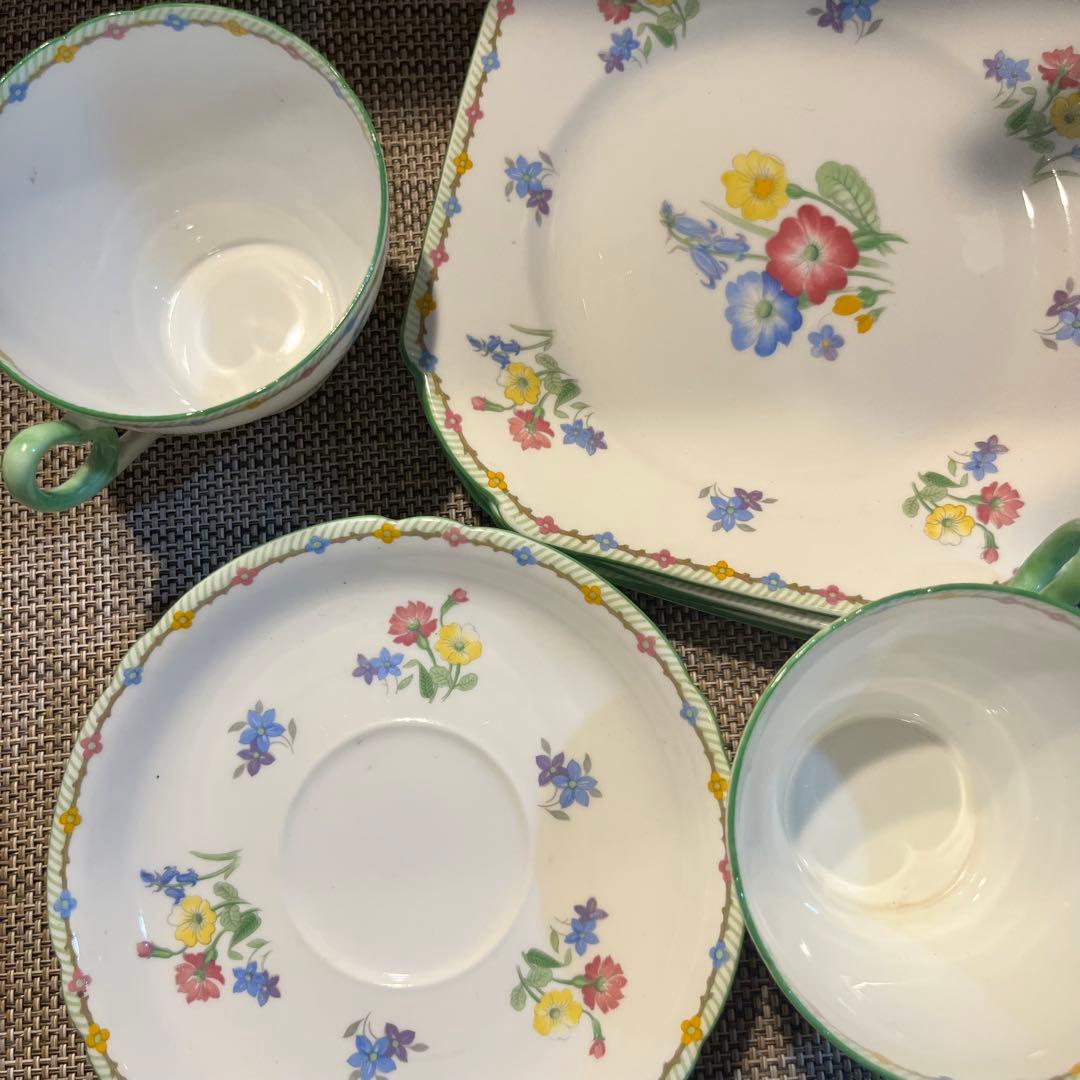 shelly ワイルドフラワー　トリオ(カップ、ソーサー、プレート)4点セット