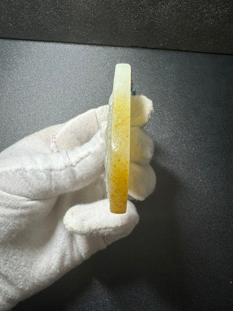 【貴重】本玉 新疆産和田玉 仏像 香港玉彫刻名匠作品 ペンダント 旧家蔵出し