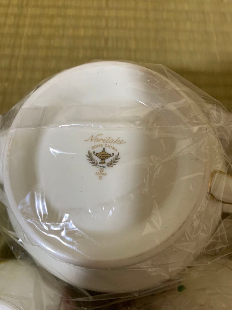 ノリタケ　ヴィヴィットソロボーン　ティーポット、クリーマー、シュガーポット