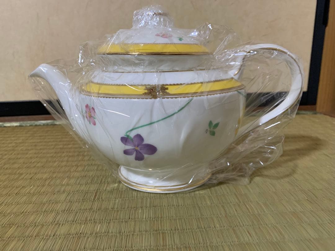 ノリタケ　ヴィヴィットソロボーン　ティーポット、クリーマー、シュガーポット