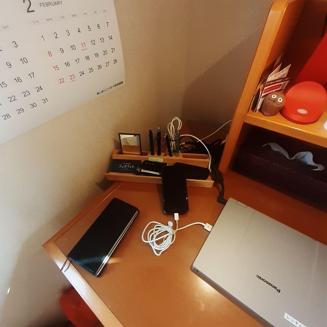 デスクと上置きの出品です。