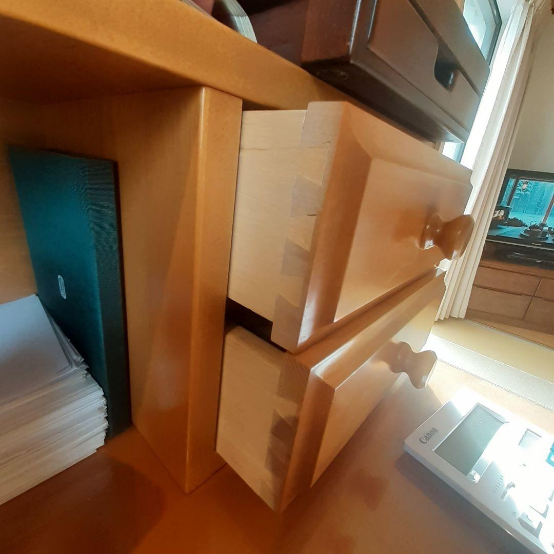 デスクと上置きの出品です。