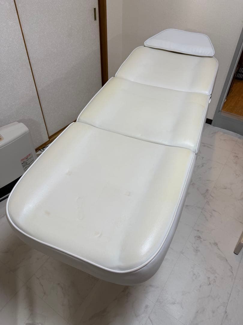 【直接引き取り限定】フェイシャルベッド　マッサージベッド　カバー付