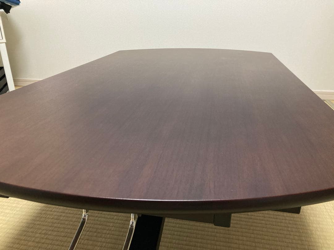 昇降付きテーブル