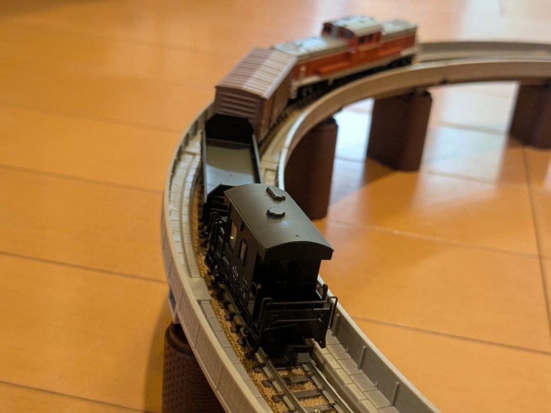 中古 Nゲージ オリジナルスターターセット 立体交差レール+車両付き 入門用