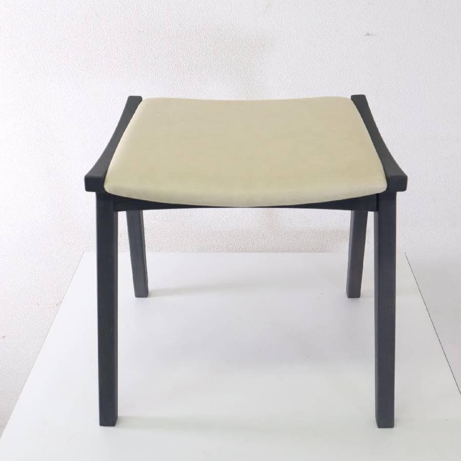24年製 平田椅子製作所 ガド スツール カーボンアッシュ/合皮 アイボリー系