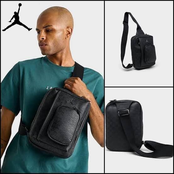 ジョーダン モノグラム スリングバッグ (3L) ブラック HV1623-010