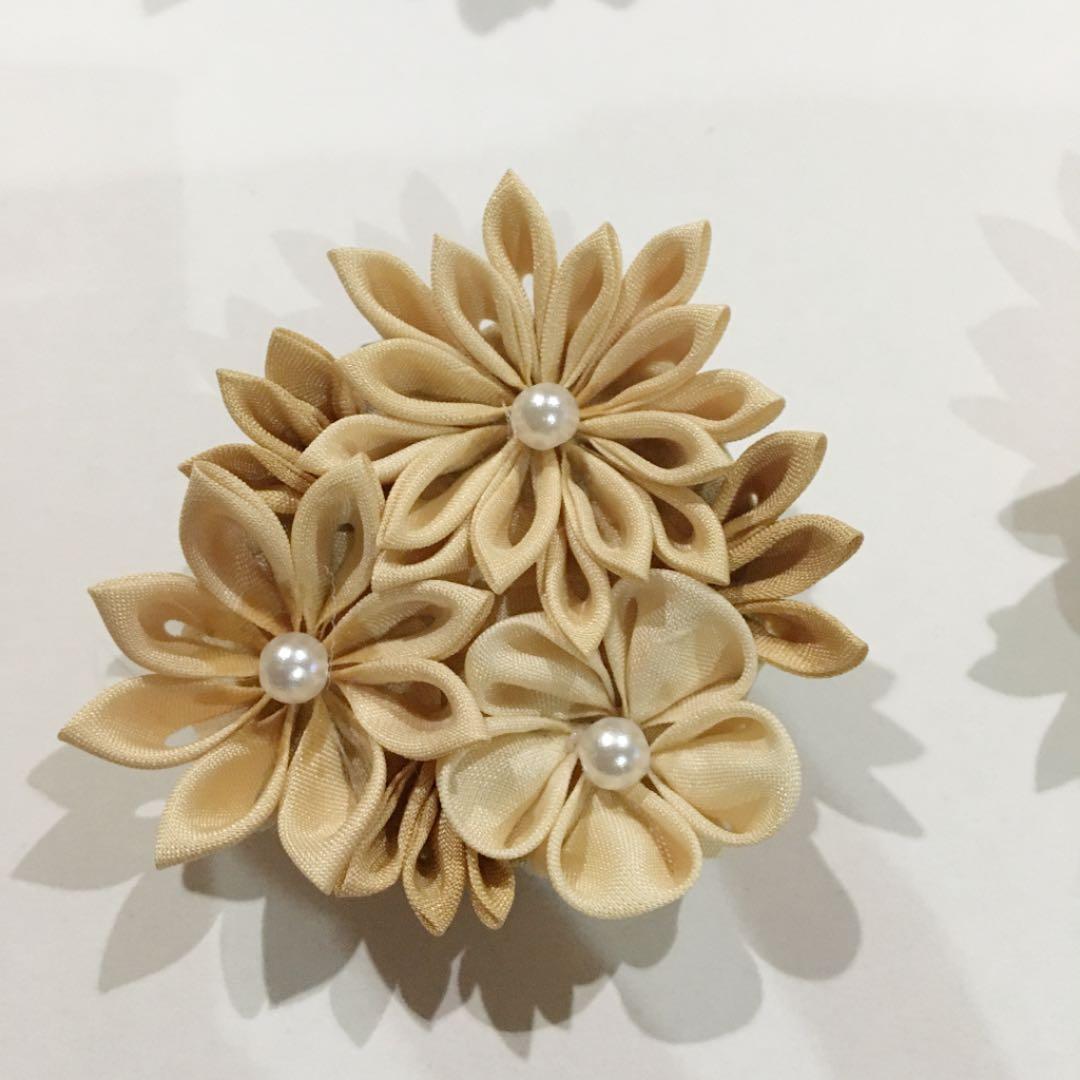 売約済み　つまみ細工の髪飾り