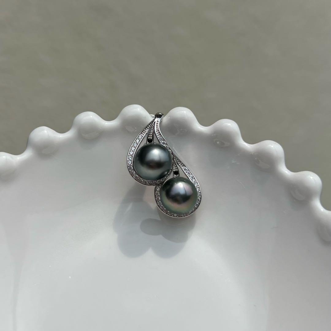 2粒タヒチ黒蝶真珠ペンダントトップ　パールネックレストップ　8.3mm シルバー