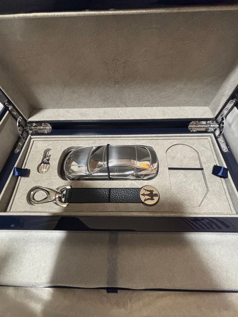 マセラティ ノベルティボックス メタルカー ギブリ - メルカリ