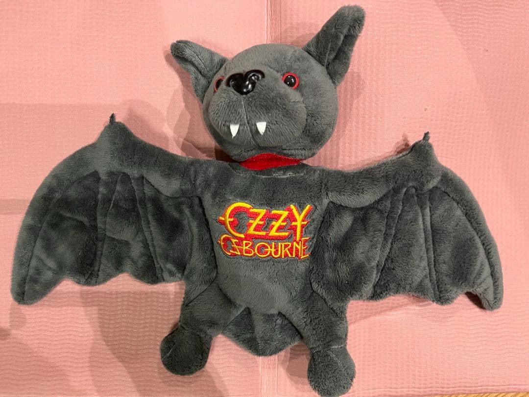 超レア!!Ozzy Osbourne 限定コウモリ噛みちぎり事件記念 - メルカリ