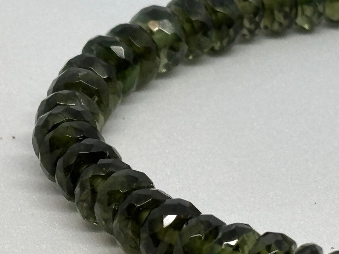 高品質】モルダバイト 7mmボタンカット - メルカリ