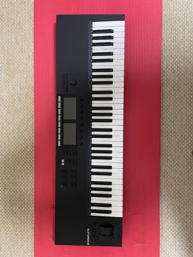 KOMPLETE KONTROL S61と12 ULTIMATEのセット