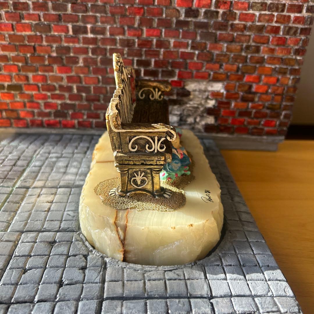 ロンリー 置き物