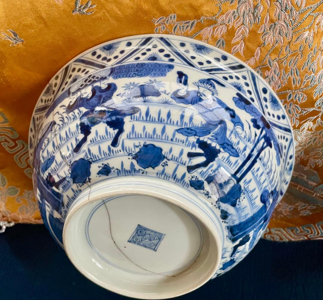 唐物　青白い龍の模様の深いボウル