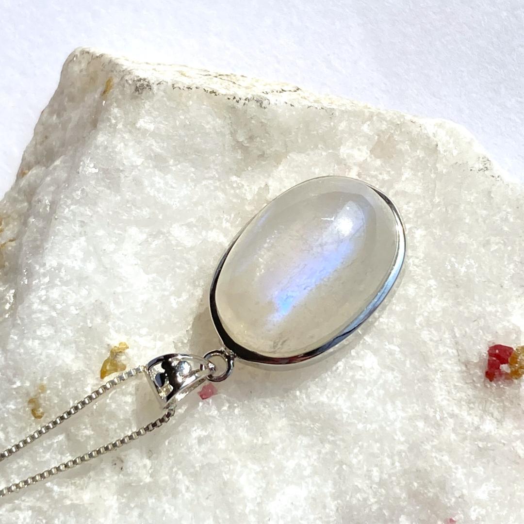 ☆最終4000円引き！☆【青い月マジック】ブルームーンストーン