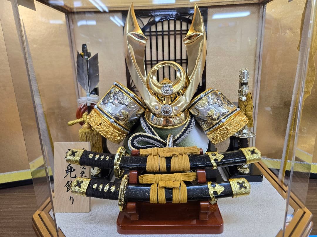 kooltkay【展示品限り】五月人形　兜　鍬形　ケース飾り　K10