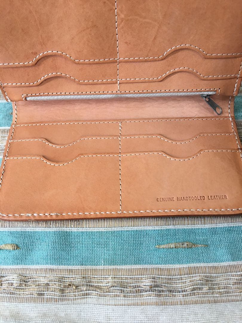 新品訳あり　牛革　サドルレザー　長財布　手彫り