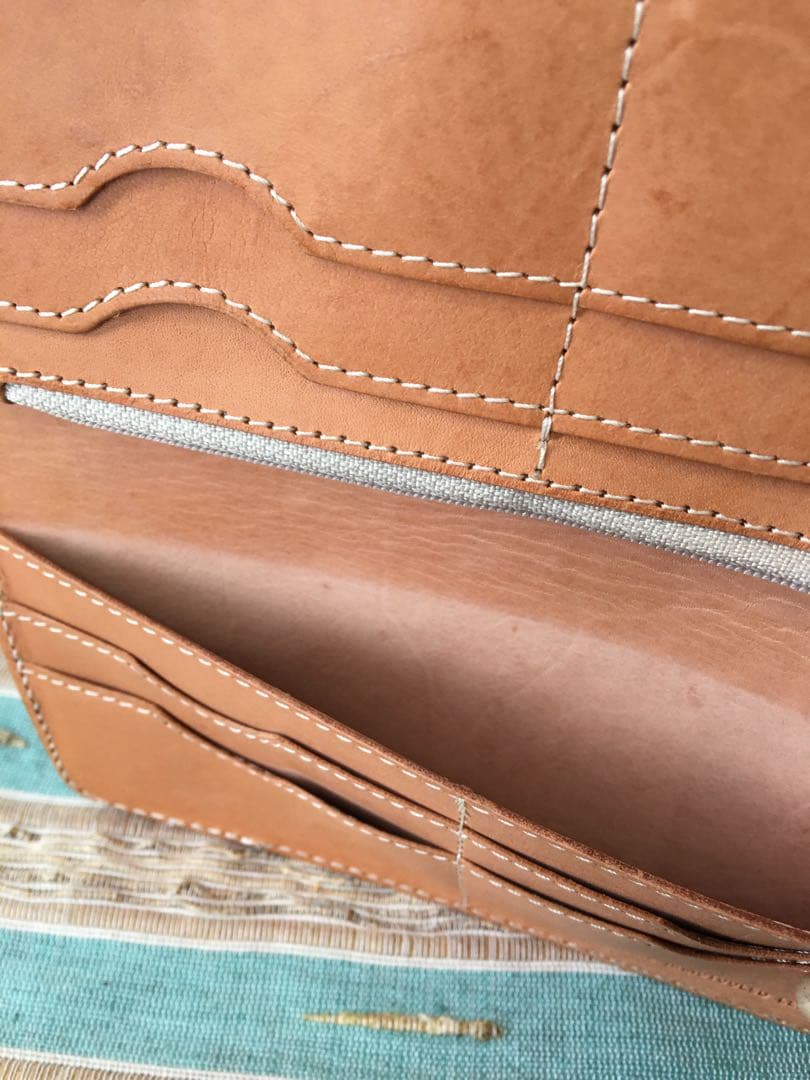 新品訳あり　牛革　サドルレザー　長財布　手彫り