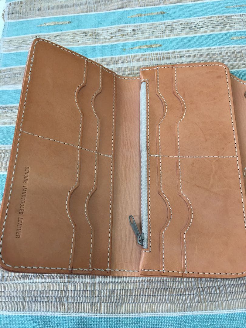 新品訳あり　牛革　サドルレザー　長財布　手彫り