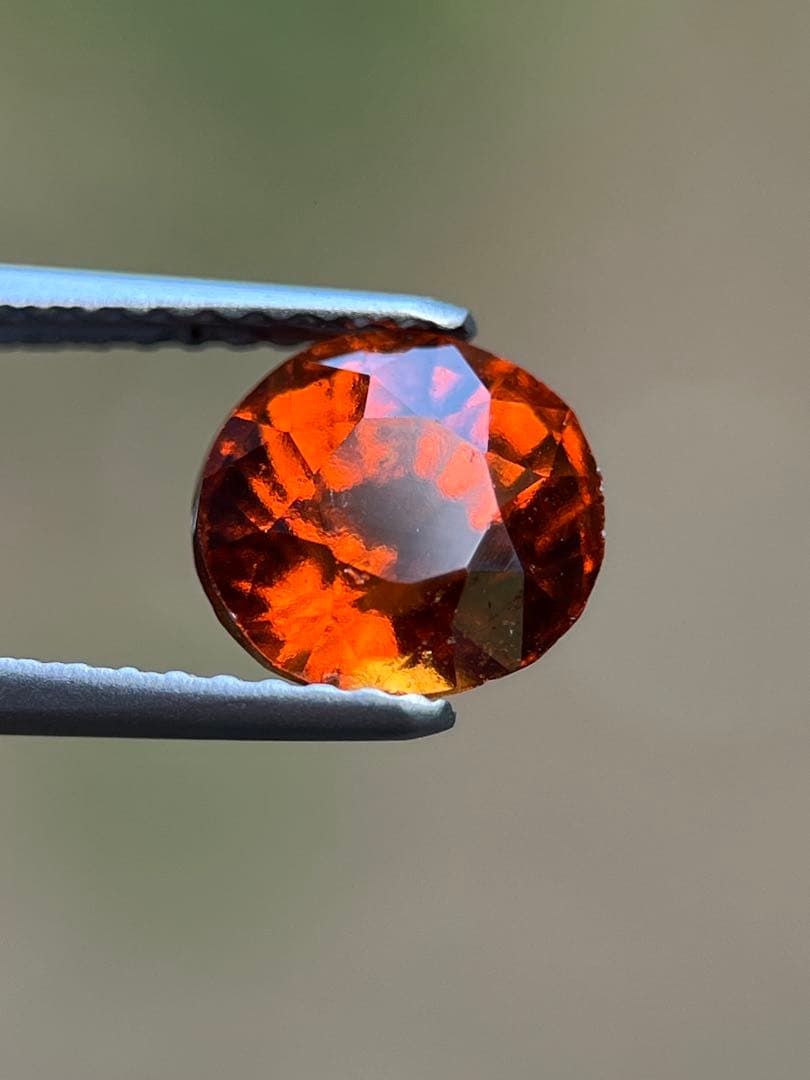 ヘソナイトガーネットルース2.2ct 日本宝石ソーティング付