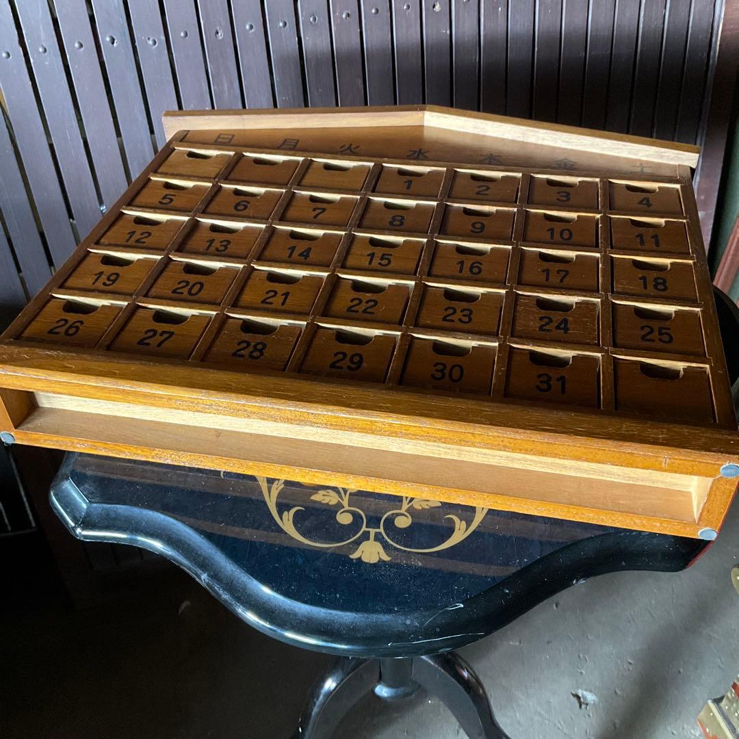 万年カレンダー アドベントカレンダー 月間薬棚 お薬引き出し - メルカリ