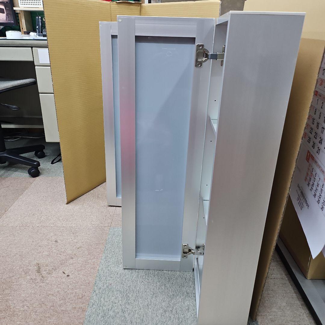 スチール・ガラス製ガラスキャビネット