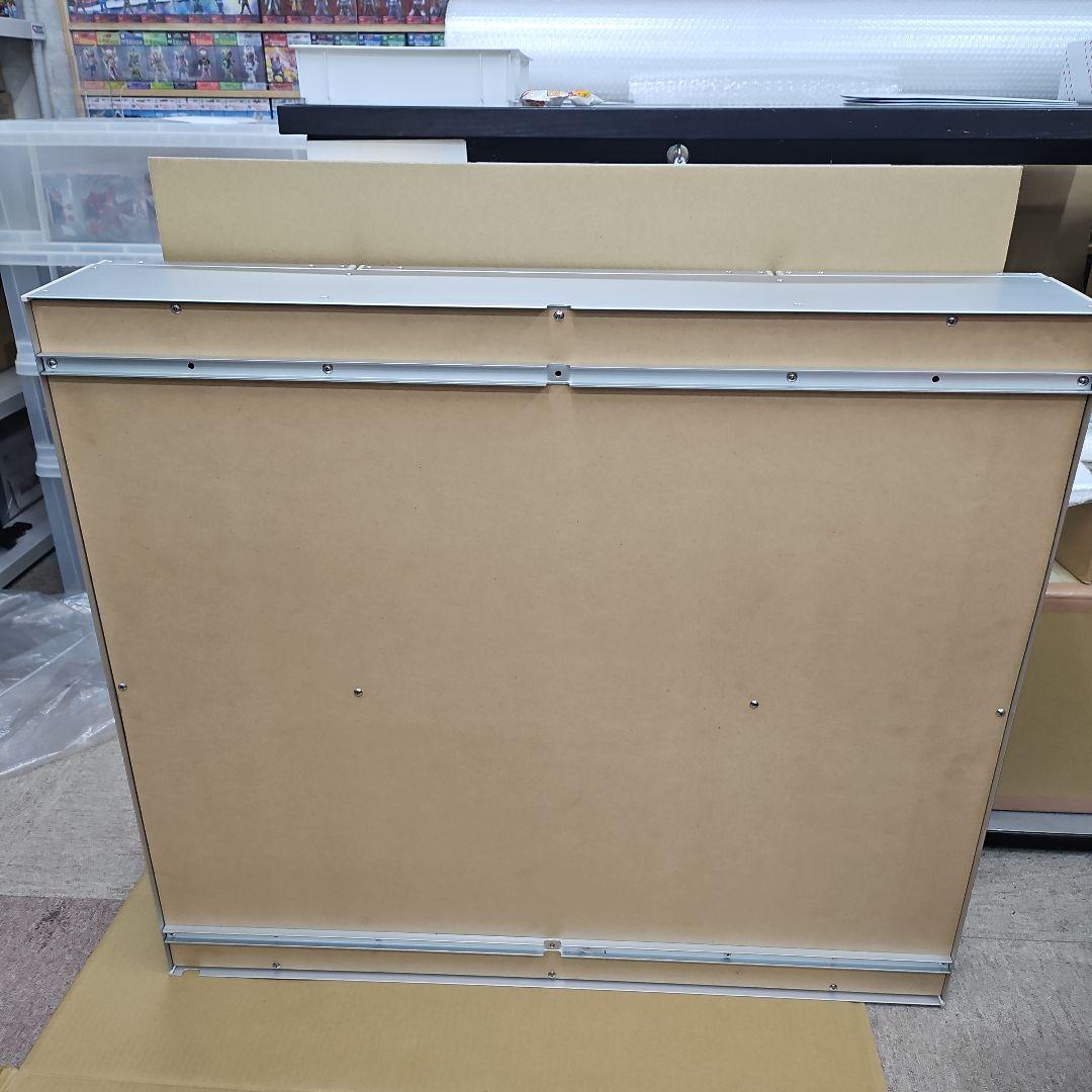 スチール・ガラス製ガラスキャビネット