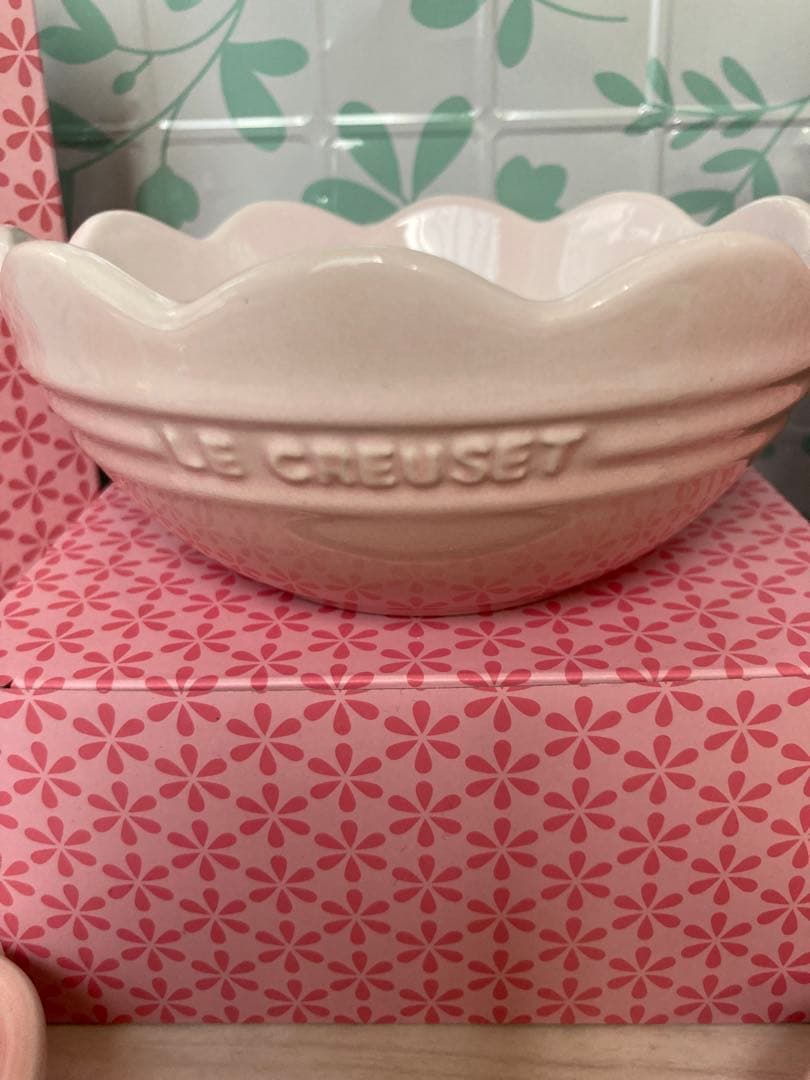 ルクルーゼ シェルピンク フリルボウル14㎝ フリルプレート18㎝ 3点