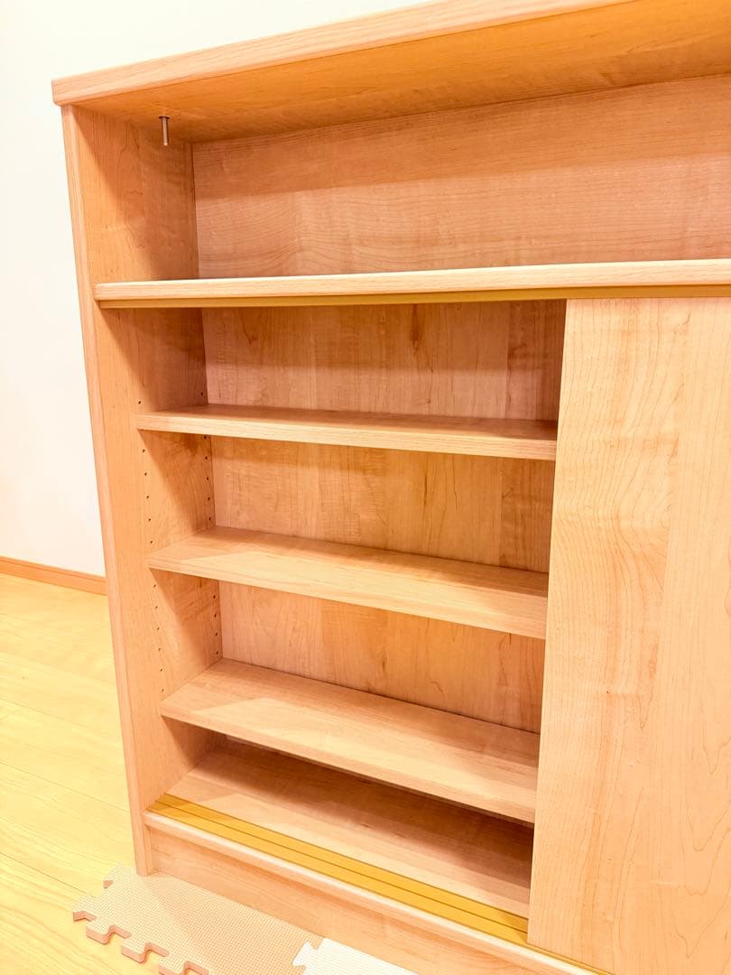 狭いカウンター下にも収納できるキャビネット 2扉付き