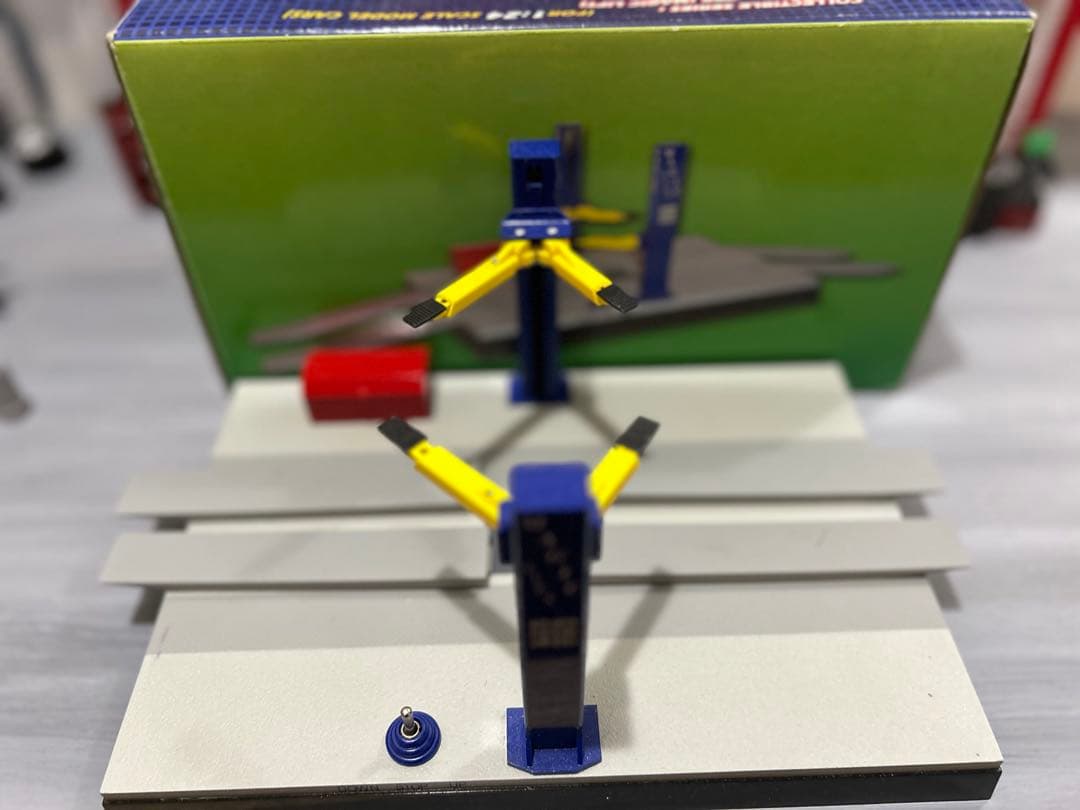 電動リフト　1/24、スナップオントラック、 ディスプレイはおまけ