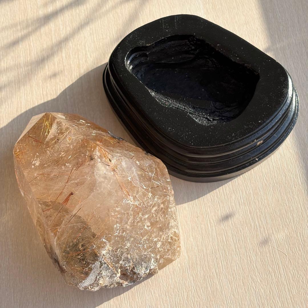 超希少美628g特大 ゴールドタイチンルチル 原石ポリッシュ　鉱物