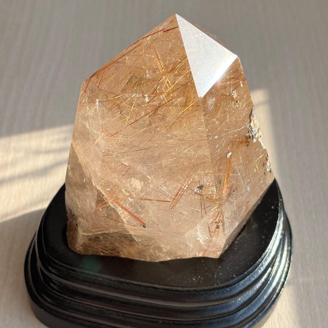 超希少美628g特大 ゴールドタイチンルチル 原石ポリッシュ　鉱物