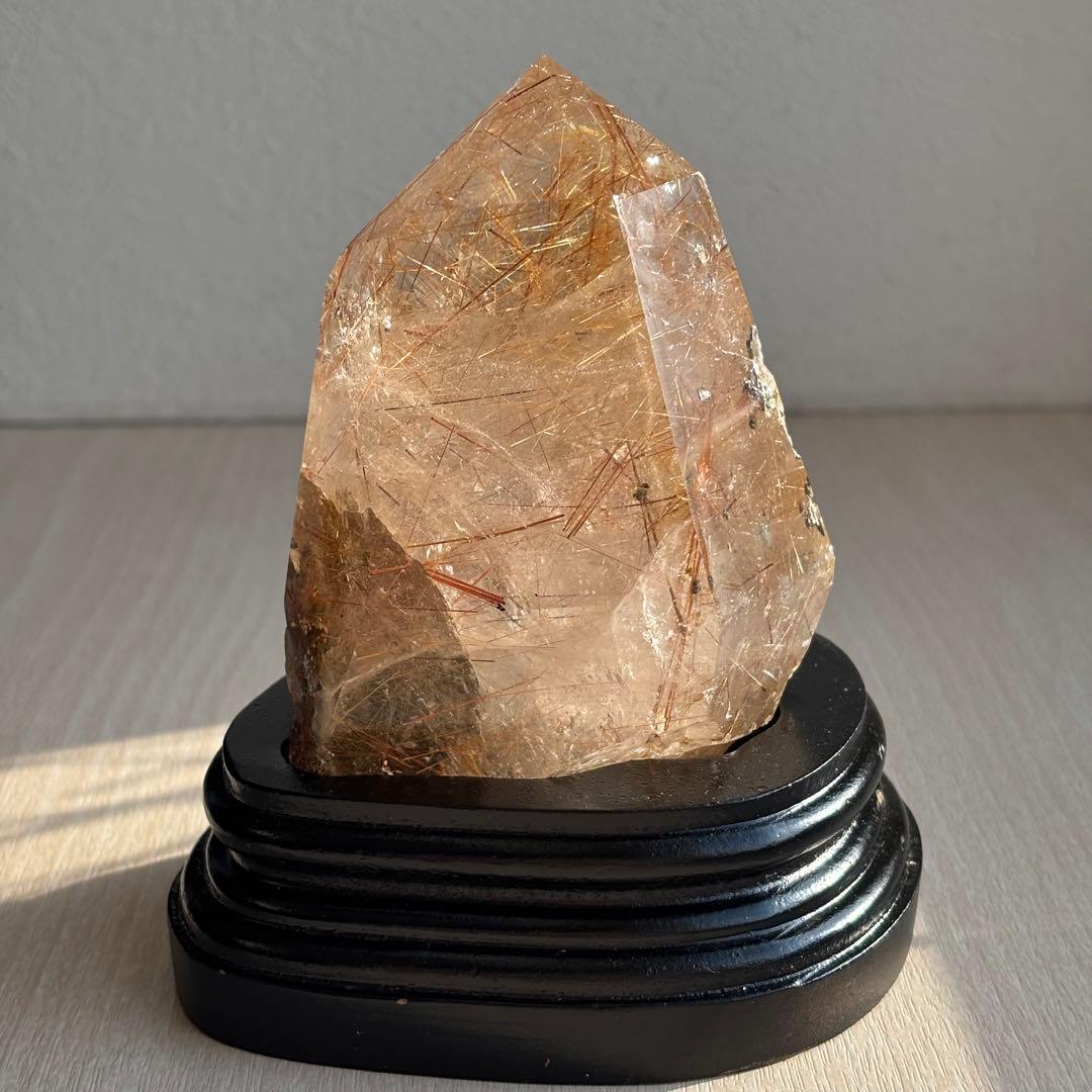 超希少美628g特大 ゴールドタイチンルチル 原石ポリッシュ　鉱物