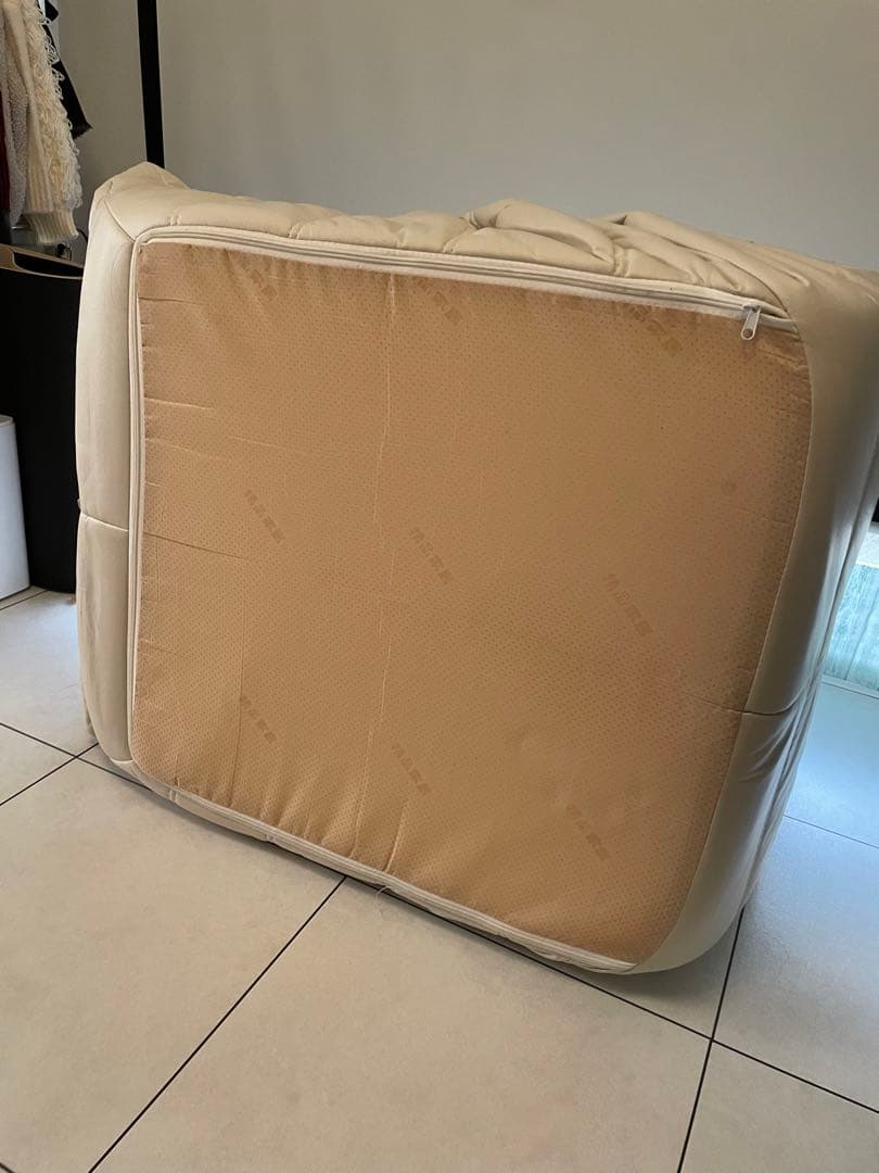 クリーム色 ボタン付き 1人掛けソファ　セット