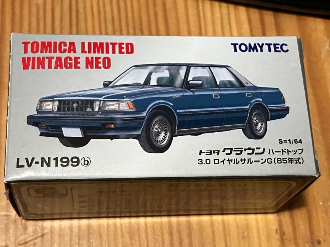 トミカリミテッドヴィンテージネオ トヨタ クラウン ハードトップ LV