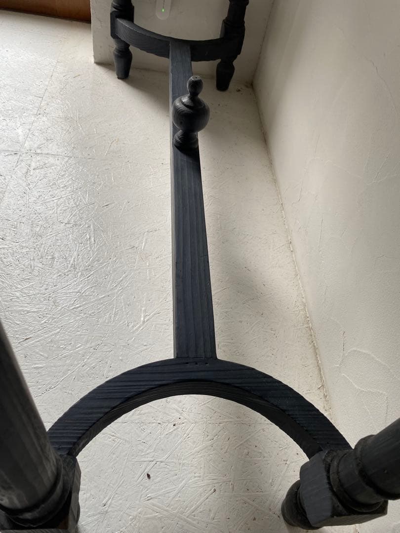 ネイビーな木製飾り棚 フランス