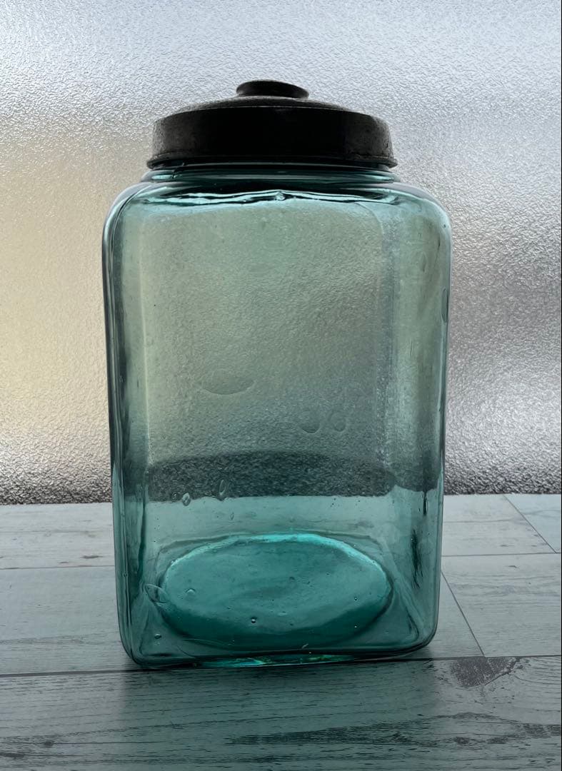 【気泡たっぷり】昭和レトロ　ブルー系　蓋付きガラス瓶