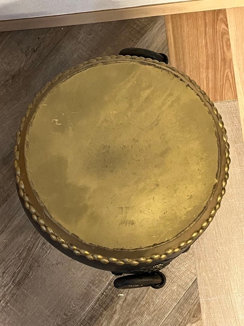 1尺3寸 和太鼓 木製 金塗(面) 時代物 古鉄のような持ち手 重さ 7.9kg