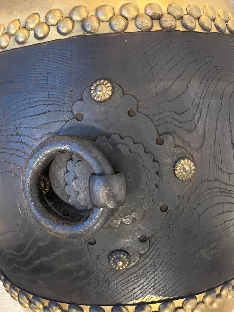 1尺3寸 和太鼓 木製 金塗(面) 時代物 古鉄のような持ち手 重さ 7.9kg