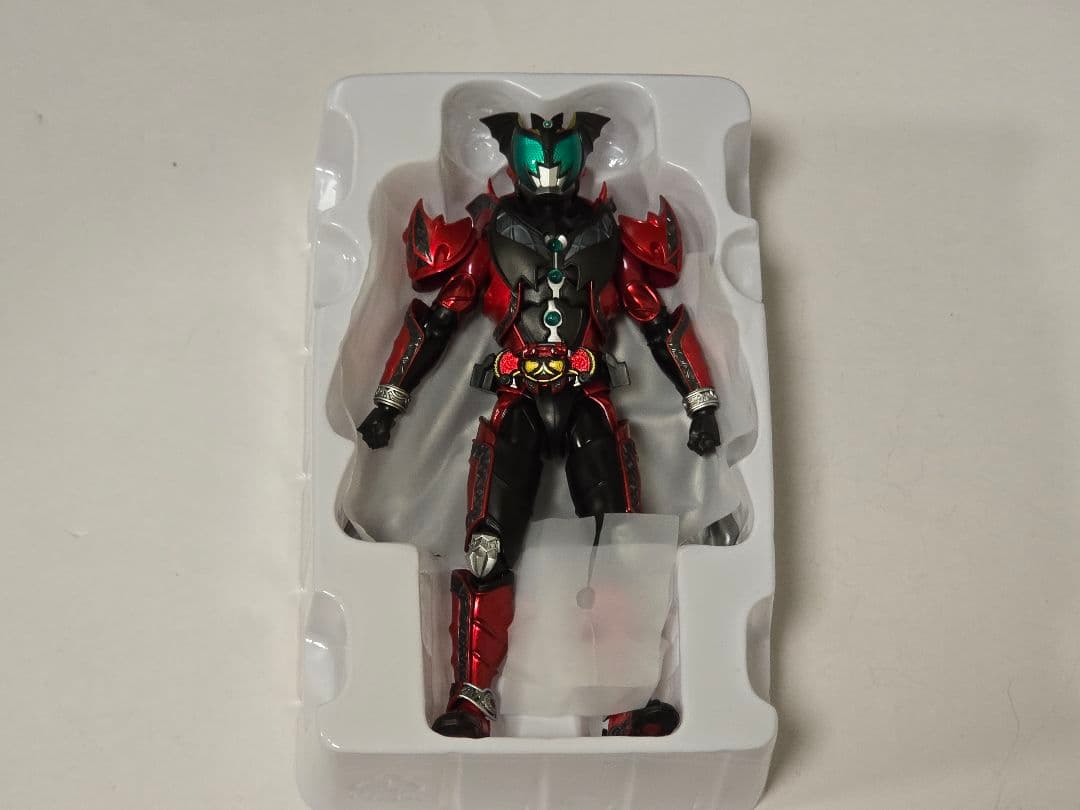 S.H.Figuarts 真骨彫製法 仮面ライダーダークキバ